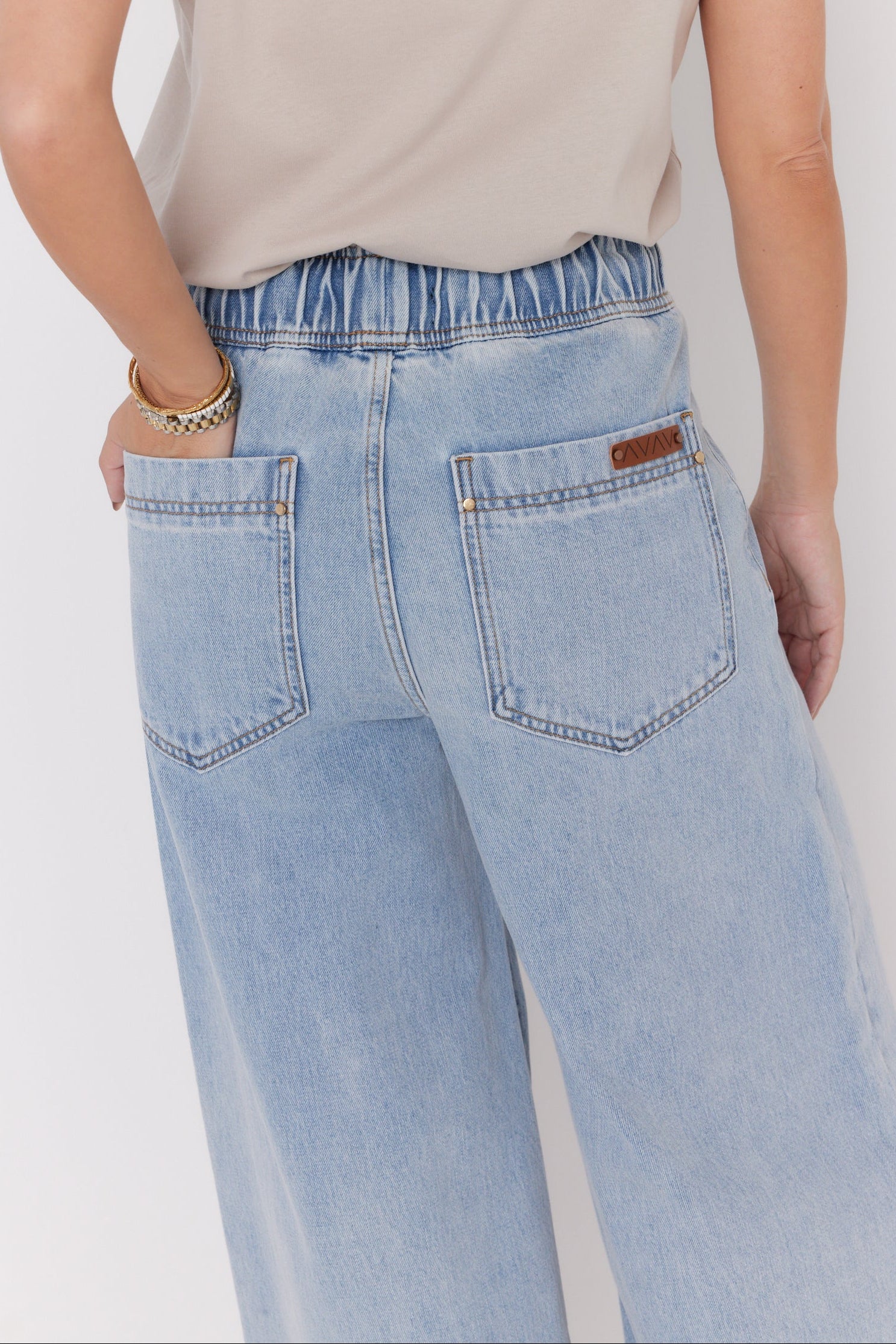 CASEY Jeans Light Blue Wash Denim - Image 17