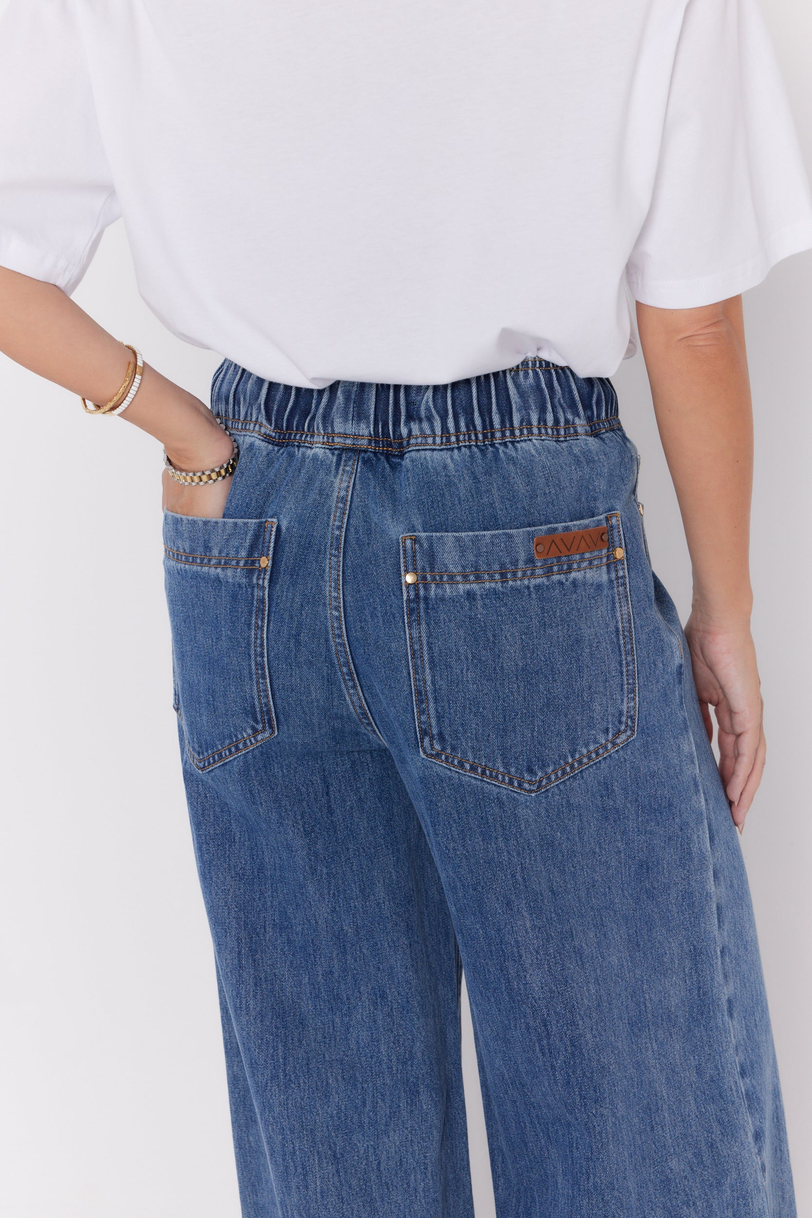 CASEY Jeans Mid Blue Wash Denim - Image 13